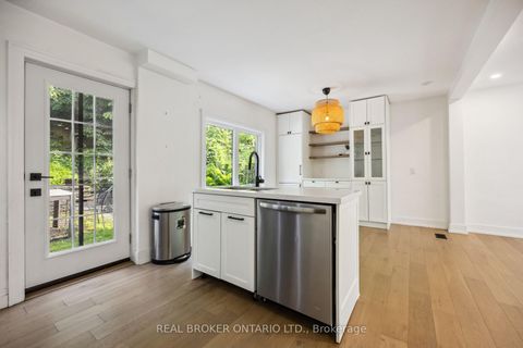 Photo 13 at 658 Davenport Road, Casa Loma, Toronto