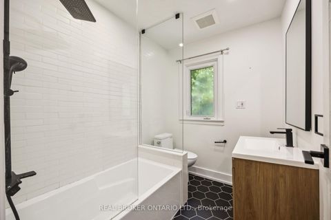 Photo 23 at 658 Davenport Road, Casa Loma, Toronto