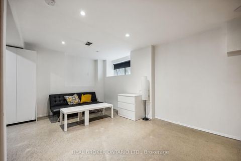 Photo 29 at 658 Davenport Road, Casa Loma, Toronto