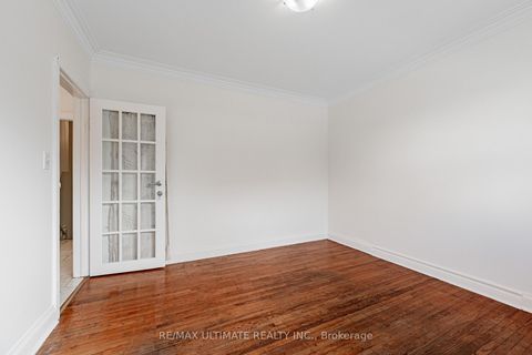 Photo 12 at 42 Carr Street, Chinatown, Toronto