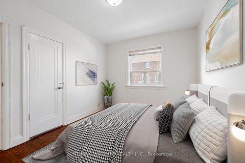 Photo 17 at 42 Carr Street, Chinatown, Toronto