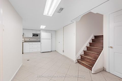 Photo 19 at 42 Carr Street, Chinatown, Toronto