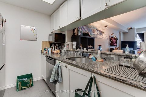 Photo 13 at 504 - 77 Harbour Square, Waterfront Communities C1, Toronto