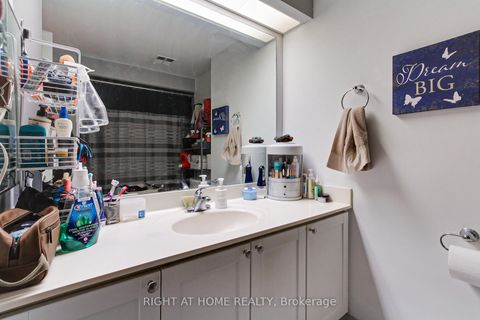 Photo 18 at 504 - 77 Harbour Square, Waterfront Communities C1, Toronto