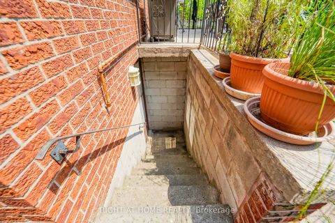 Photo 36 at 2 Lapworth Crescent, Steeles, Toronto