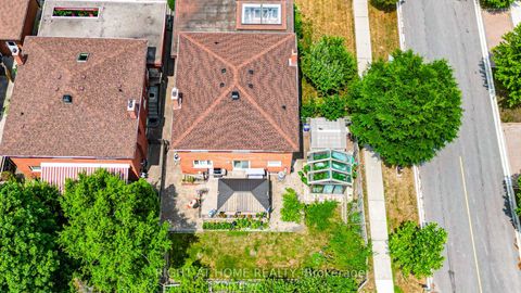 Photo 37 at 2 Lapworth Crescent, Steeles, Toronto