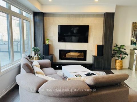 Photo 4 at 22 Boiton Street, Rural Richmond Hill, Richmond Hill