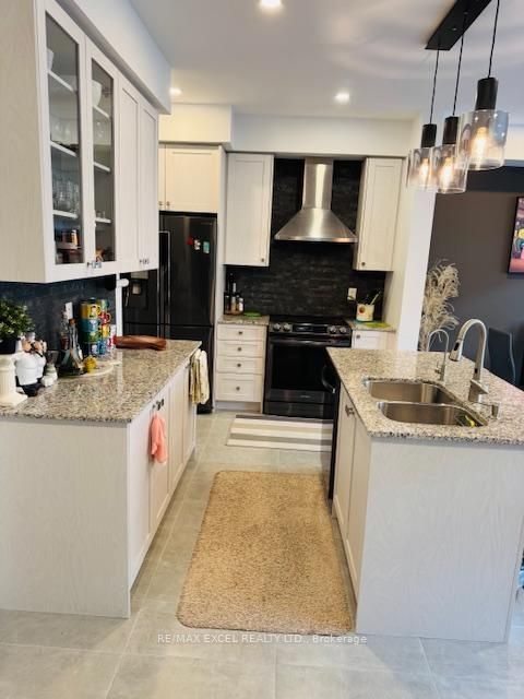 Photo 5 at 22 Boiton Street, Rural Richmond Hill, Richmond Hill