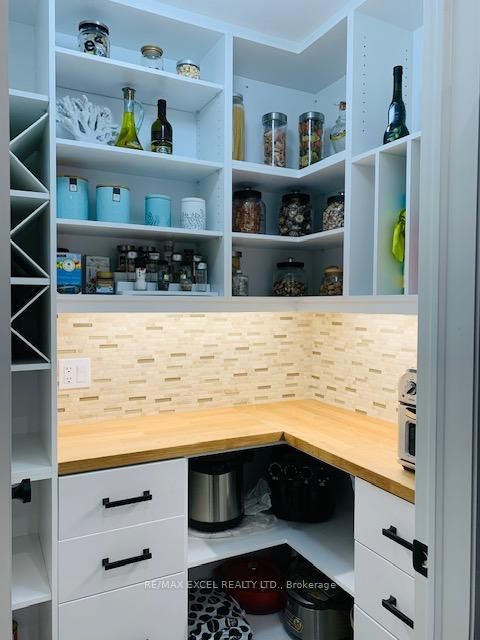 Photo 6 at 22 Boiton Street, Rural Richmond Hill, Richmond Hill