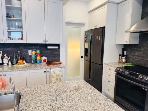 Photo 7 at 22 Boiton Street, Rural Richmond Hill, Richmond Hill