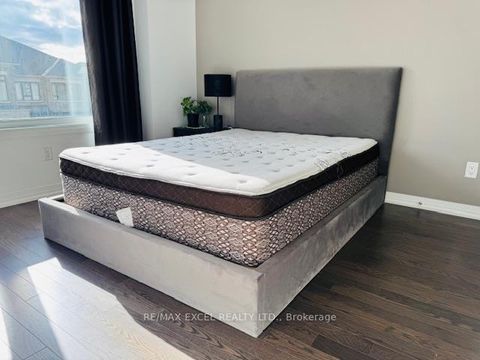 Photo 12 at 22 Boiton Street, Rural Richmond Hill, Richmond Hill