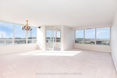 Photo 1 at 815 - 8501 Bayview Avenue, Doncrest, Richmond Hill