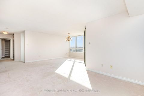 Photo 3 at 815 - 8501 Bayview Avenue, Doncrest, Richmond Hill