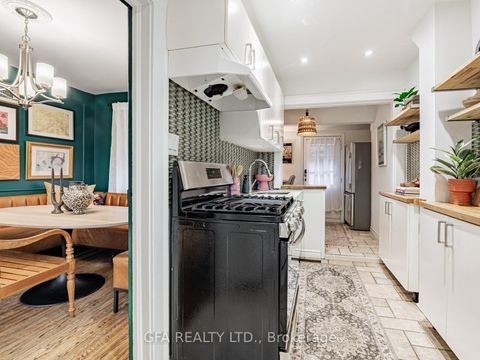 Photo 7 at 880 Davenport Road, Wychwood, Toronto