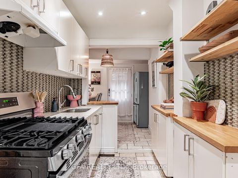 Photo 8 at 880 Davenport Road, Wychwood, Toronto