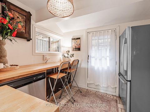 Photo 10 at 880 Davenport Road, Wychwood, Toronto