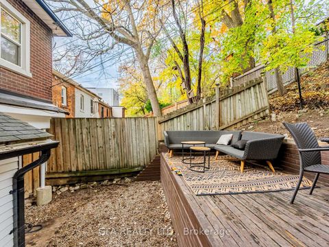 Photo 23 at 880 Davenport Road, Wychwood, Toronto