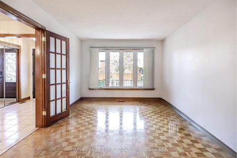 Photo 7 at 113 Cabaletta Crescent, West Woodbridge, Vaughan