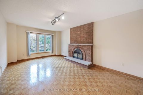 Photo 14 at 113 Cabaletta Crescent, West Woodbridge, Vaughan