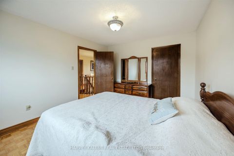 Photo 20 at 113 Cabaletta Crescent, West Woodbridge, Vaughan