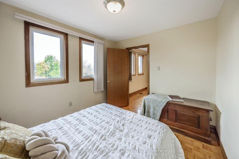 Photo 21 at 113 Cabaletta Crescent, West Woodbridge, Vaughan