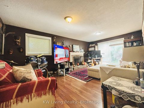 Photo 14 at 2084 Thornlea Drive, BR Bronte, Oakville