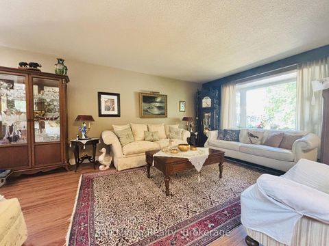 Photo 18 at 2084 Thornlea Drive, BR Bronte, Oakville