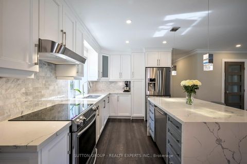 Photo 7 at 390 Wendall Place, WO West, Oakville