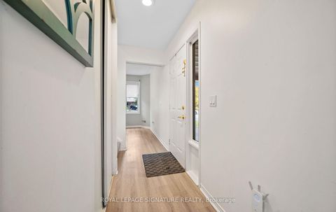 Photo 7 at 2320 Strawfield Court, RO River Oaks, Oakville