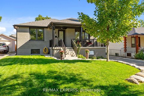 Photo 3 at 11 Smallwood Drive, CFB, Toronto