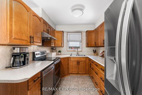 Photo 13 at 11 Smallwood Drive, CFB, Toronto