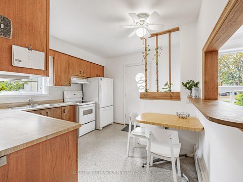 Photo 4 at 21 Tripp Crescent, Dorset Park, Toronto