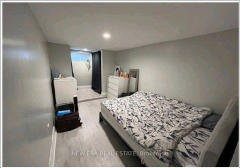 Photo 6 at 48 Carr Street, Chinatown, Toronto