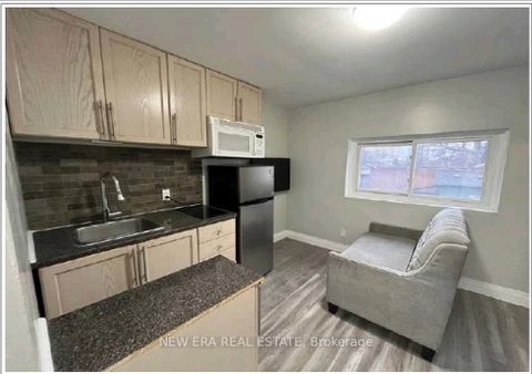 Photo 9 at 48 Carr Street, Chinatown, Toronto