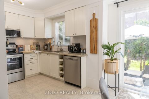 Photo 5 at 45 - 2272 Mowat Avenue, RO River Oaks, Oakville