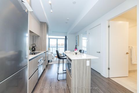 Photo 9 at C202 - 8 Beverley Glen Boulevard, Beverley Glen, Vaughan