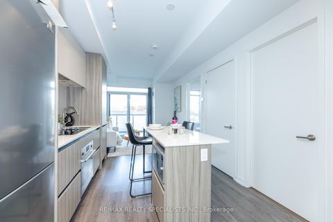 Photo 10 at C202 - 8 Beverley Glen Boulevard, Beverley Glen, Vaughan