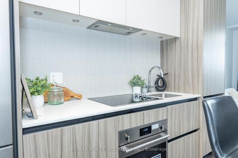 Photo 16 at C202 - 8 Beverley Glen Boulevard, Beverley Glen, Vaughan