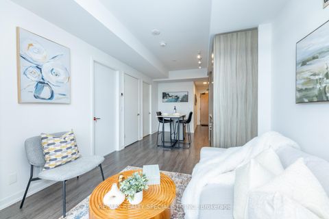 Photo 26 at C202 - 8 Beverley Glen Boulevard, Beverley Glen, Vaughan