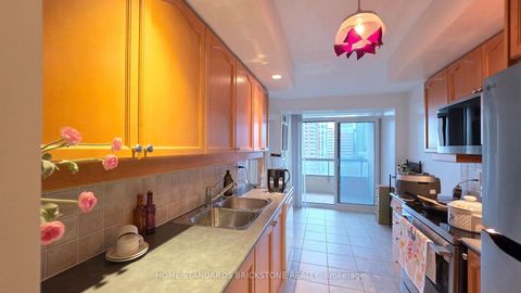 Photo 9 at 712 - 5 Northtown Way, Willowdale East, Toronto