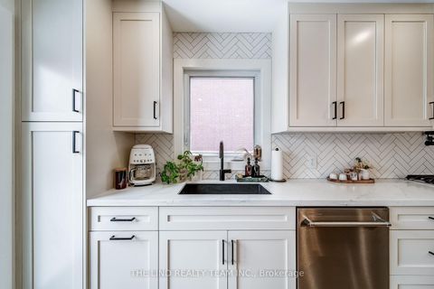 Photo 13 at 158 Dawlish Avenue, Aurora Highlands, Aurora