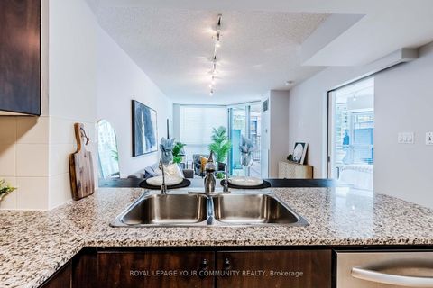 Photo 4 at 205 - 228 Queens Quay W, Waterfront Communities C1, Toronto