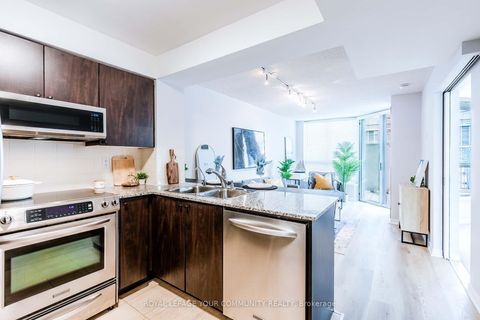 Photo 5 at 205 - 228 Queens Quay W, Waterfront Communities C1, Toronto