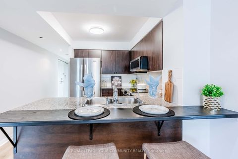 Photo 6 at 205 - 228 Queens Quay W, Waterfront Communities C1, Toronto