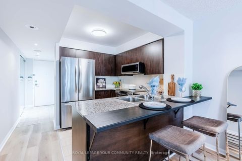 Photo 7 at 205 - 228 Queens Quay W, Waterfront Communities C1, Toronto