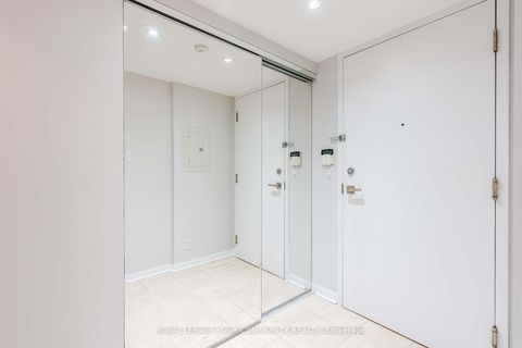 Photo 9 at 205 - 228 Queens Quay W, Waterfront Communities C1, Toronto