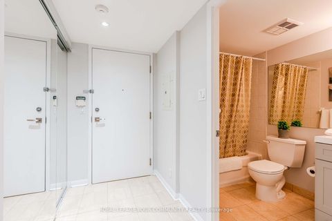 Photo 10 at 205 - 228 Queens Quay W, Waterfront Communities C1, Toronto