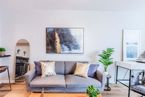 Photo 11 at 205 - 228 Queens Quay W, Waterfront Communities C1, Toronto