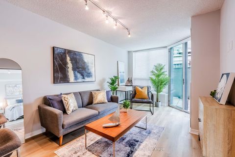 Photo 14 at 205 - 228 Queens Quay W, Waterfront Communities C1, Toronto