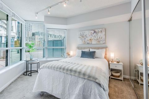 Photo 15 at 205 - 228 Queens Quay W, Waterfront Communities C1, Toronto